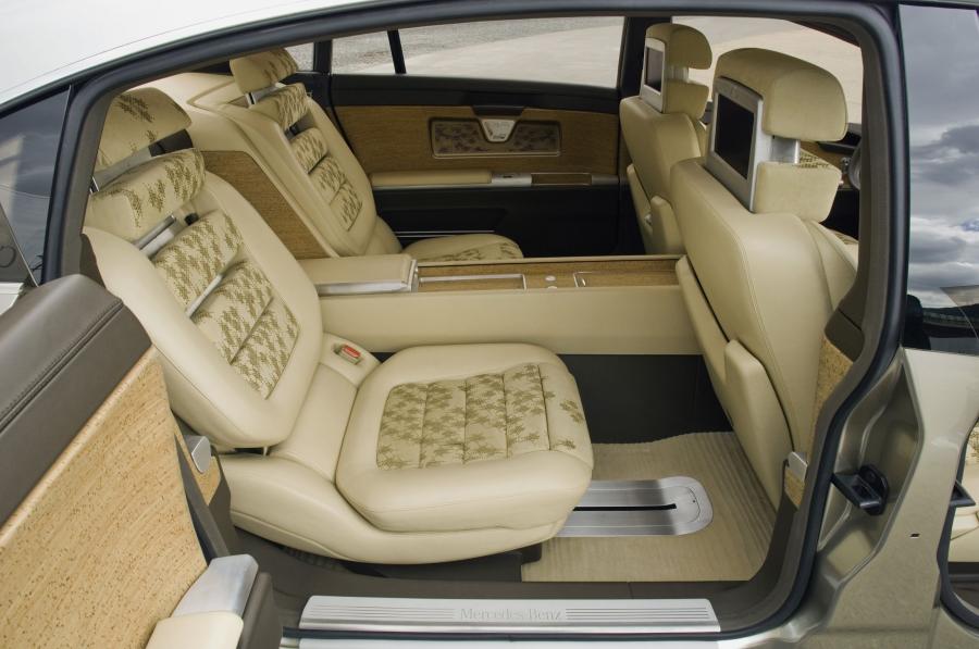  Mercedes-Benz F700 Concept 2007 года  (фото 33 из 41)